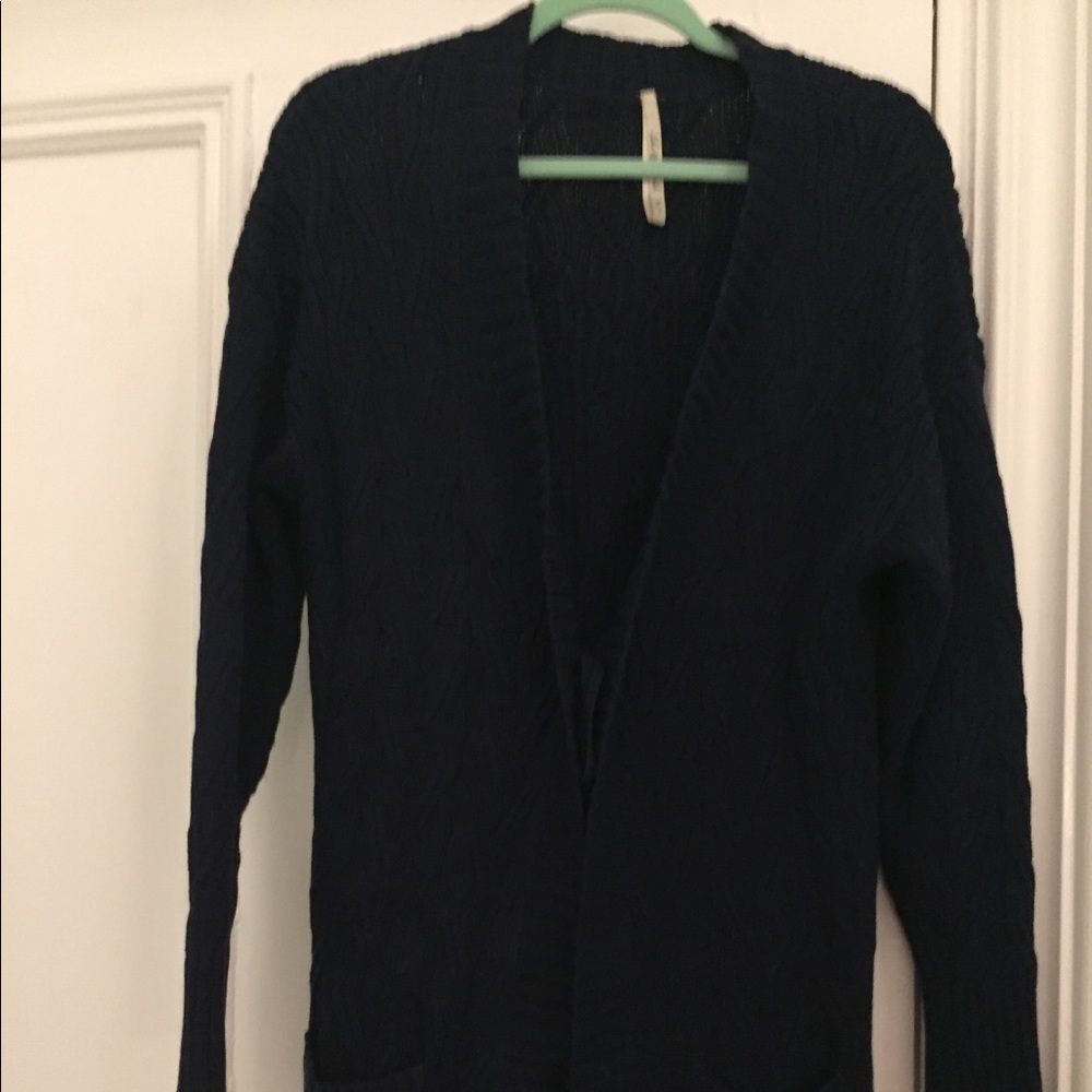 Leo & Nicole Long Knit Navy Cardigan. Size Large.